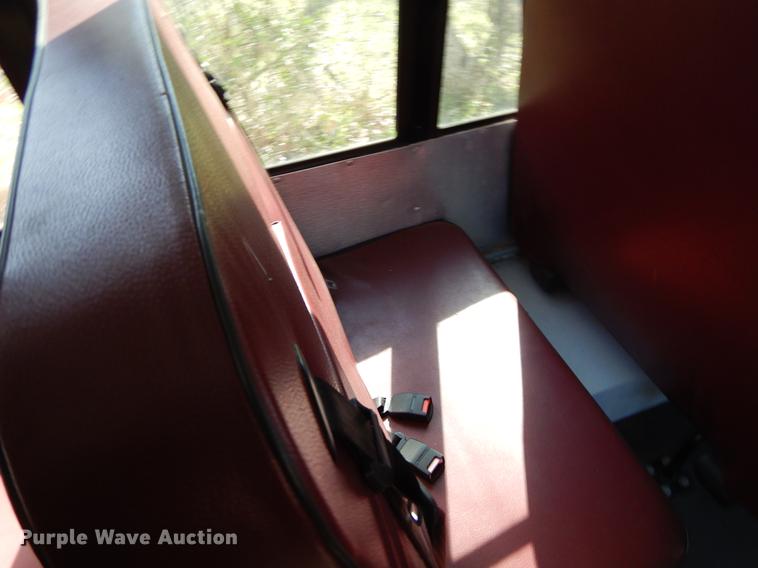 image for item EJ9861 2005 Ford E450 shuttle bus