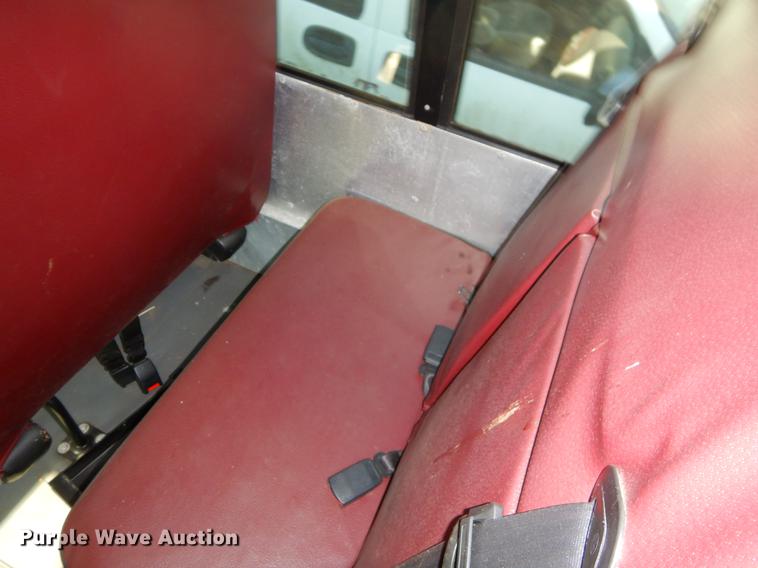 image for item EJ9861 2005 Ford E450 shuttle bus