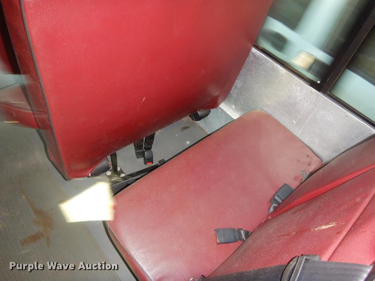 image for item EJ9861 2005 Ford E450 shuttle bus