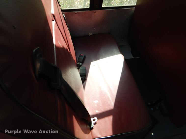 image for item EJ9861 2005 Ford E450 shuttle bus