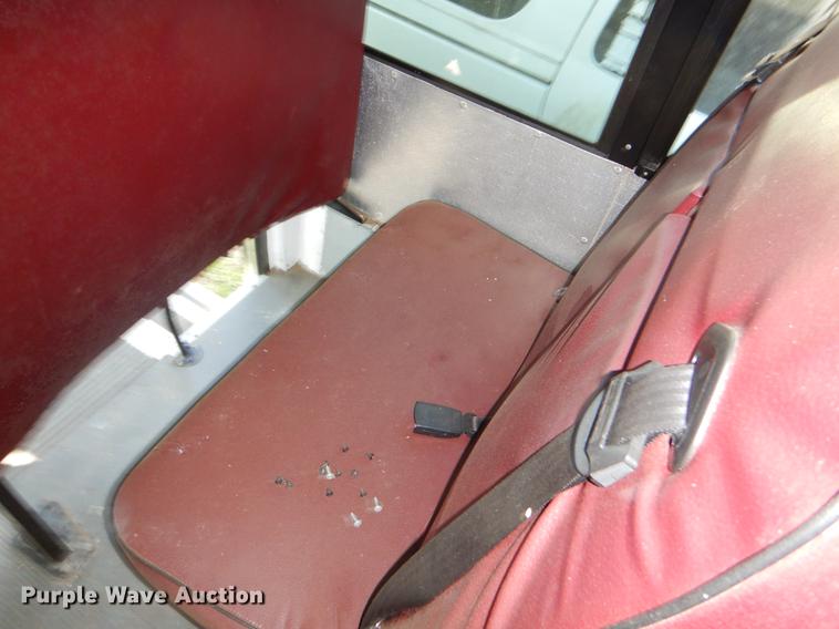 image for item EJ9861 2005 Ford E450 shuttle bus