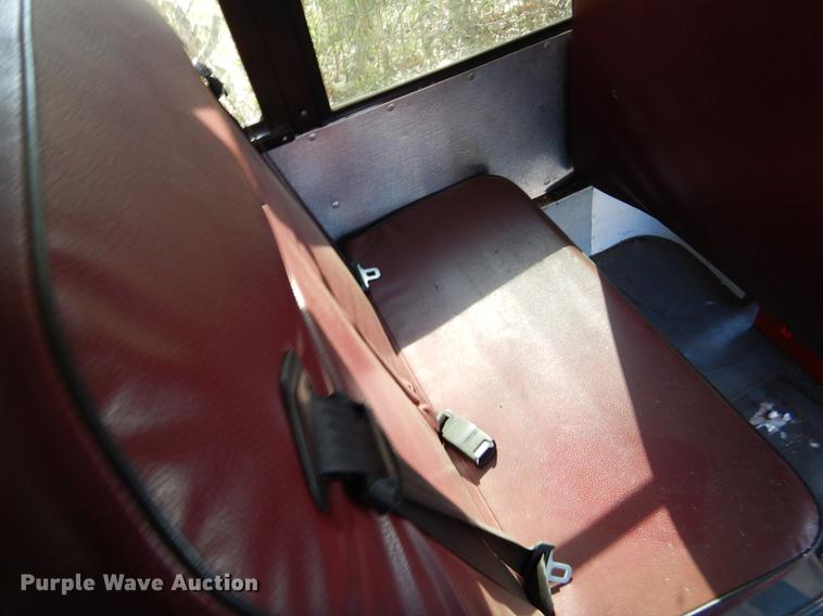 image for item EJ9861 2005 Ford E450 shuttle bus