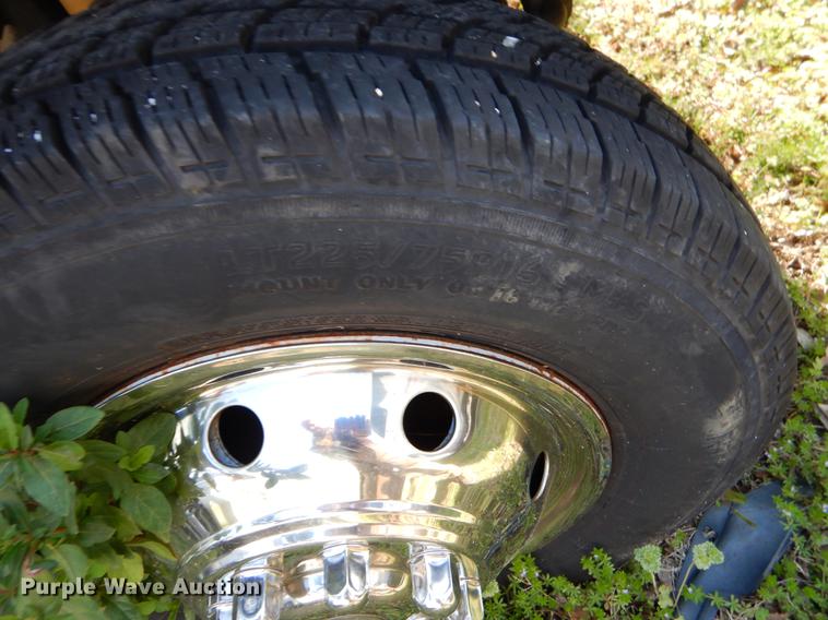 image for item EJ9861 2005 Ford E450 shuttle bus