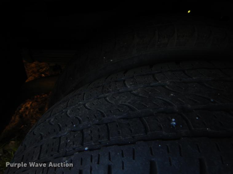 image for item EJ9861 2005 Ford E450 shuttle bus