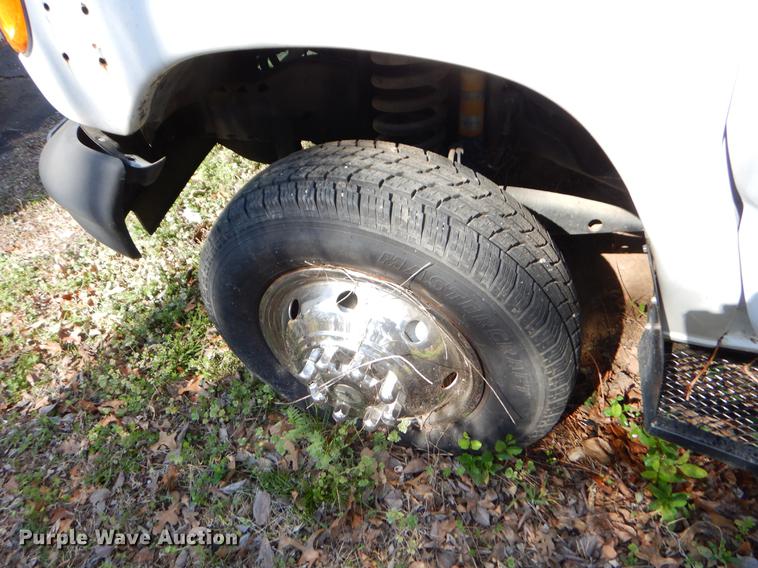 image for item EJ9861 2005 Ford E450 shuttle bus