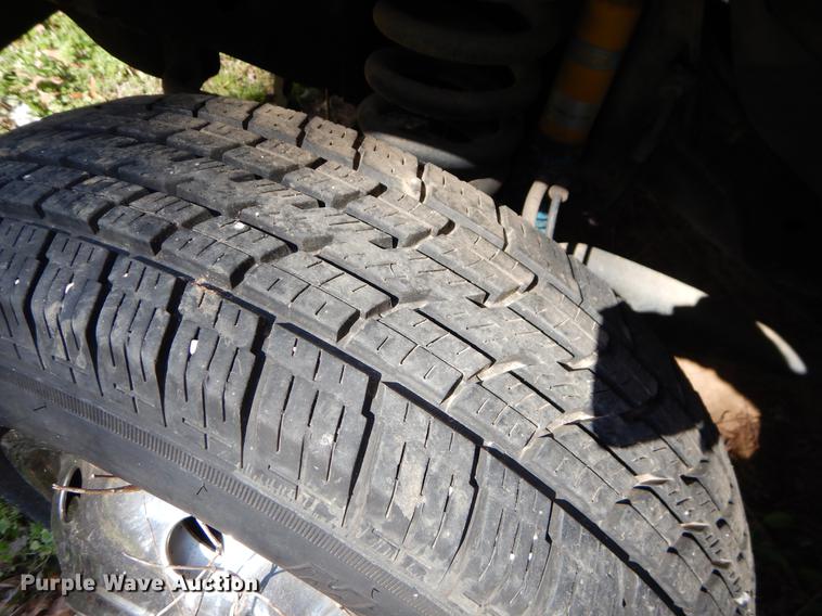 image for item EJ9861 2005 Ford E450 shuttle bus