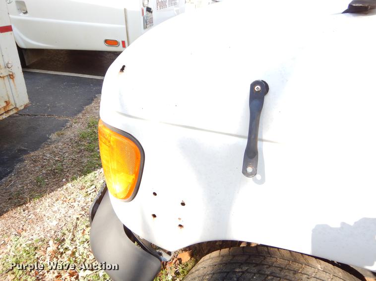 image for item EJ9861 2005 Ford E450 shuttle bus