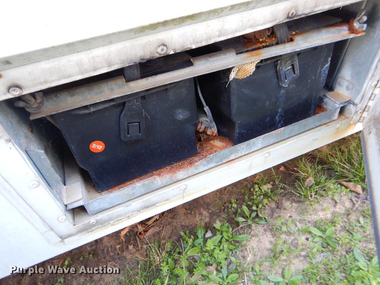 image for item EJ9861 2005 Ford E450 shuttle bus