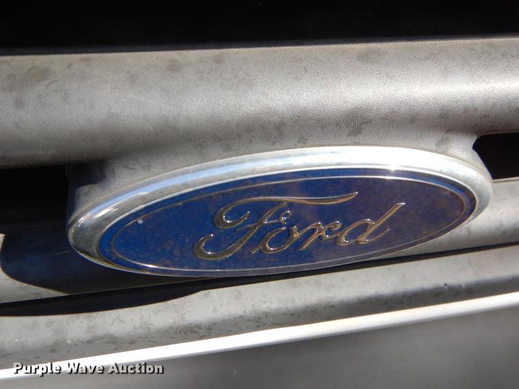 image for item EJ9861 2005 Ford E450 shuttle bus