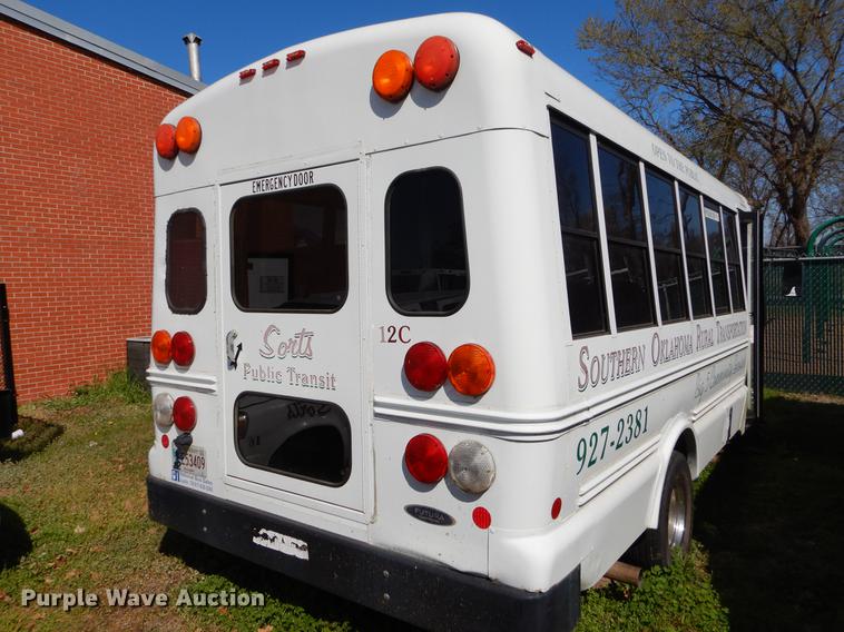 image for item EJ9866 2005 Ford E450 shuttle bus