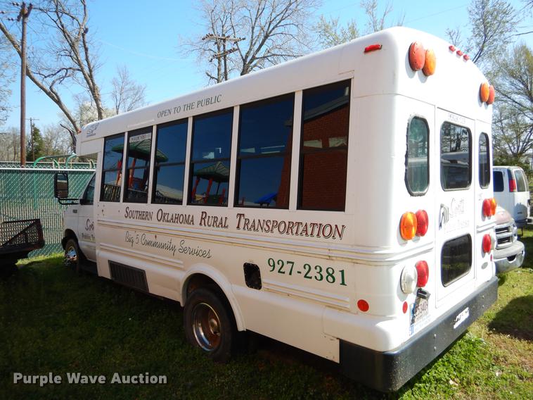 image for item EJ9866 2005 Ford E450 shuttle bus