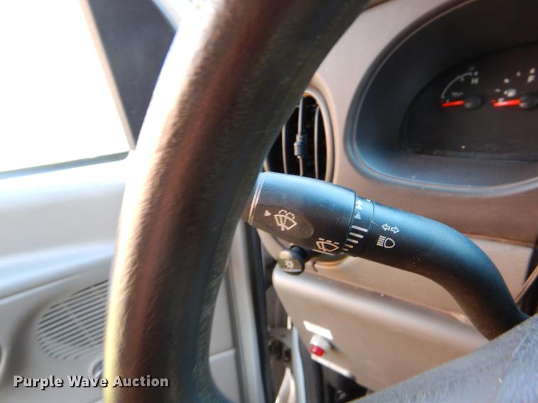 image for item EJ9866 2005 Ford E450 shuttle bus