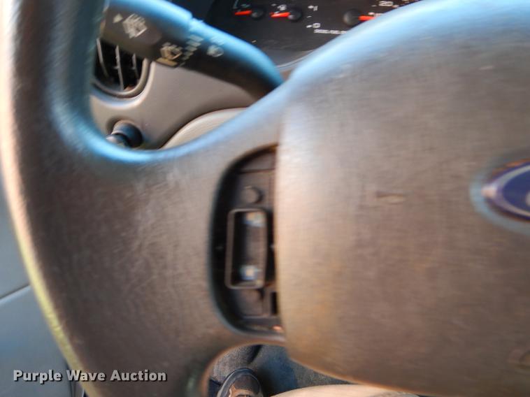 image for item EJ9866 2005 Ford E450 shuttle bus