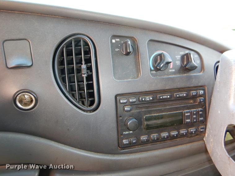 image for item EJ9866 2005 Ford E450 shuttle bus