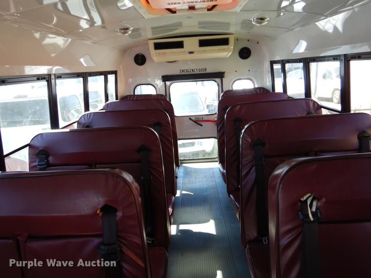 image for item EJ9866 2005 Ford E450 shuttle bus