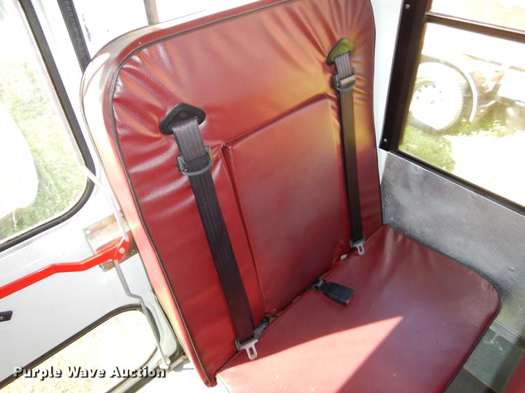 image for item EJ9866 2005 Ford E450 shuttle bus