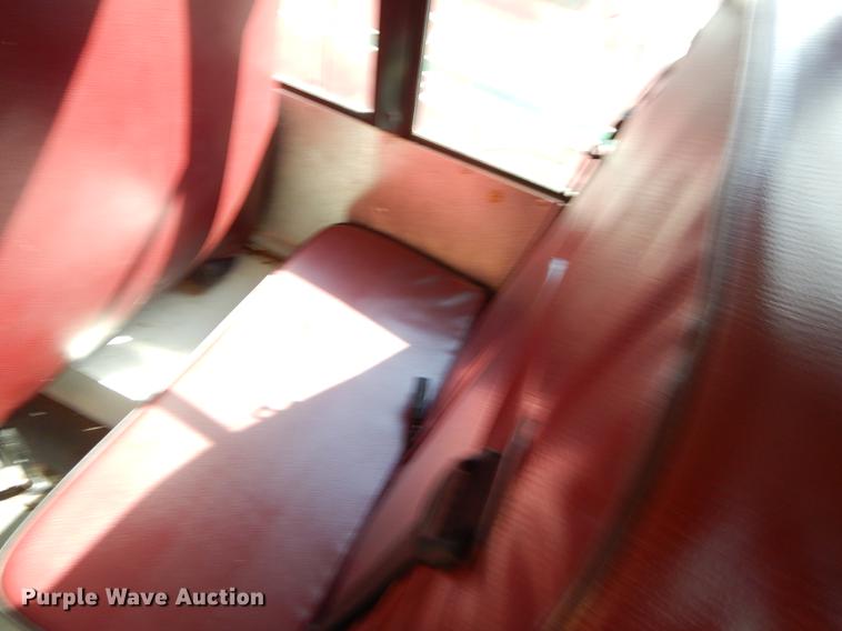 image for item EJ9866 2005 Ford E450 shuttle bus