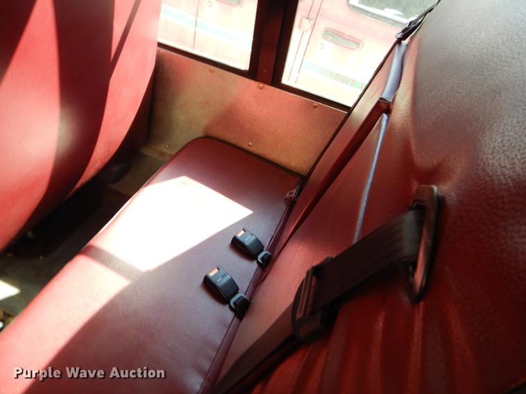 image for item EJ9866 2005 Ford E450 shuttle bus