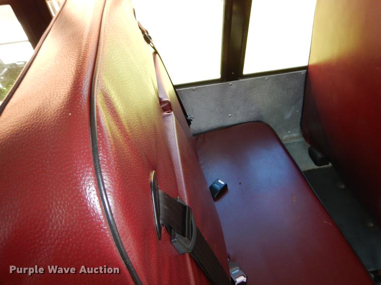 image for item EJ9866 2005 Ford E450 shuttle bus