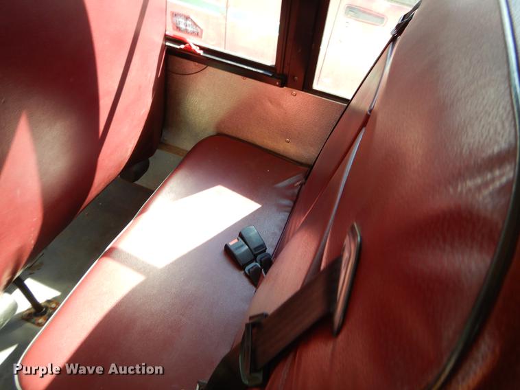 image for item EJ9866 2005 Ford E450 shuttle bus