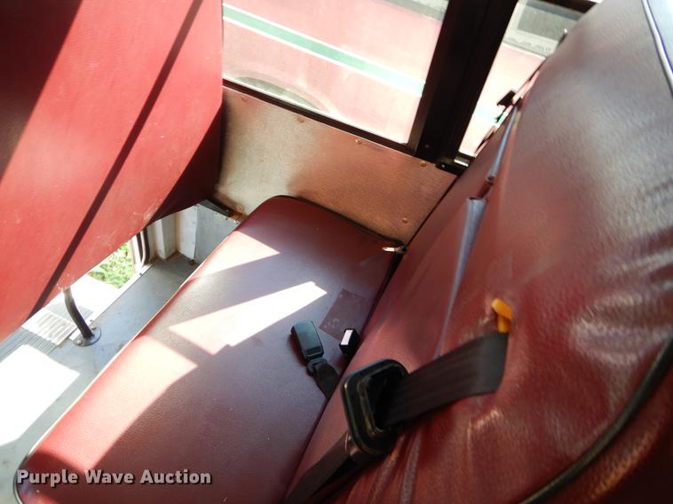 image for item EJ9866 2005 Ford E450 shuttle bus