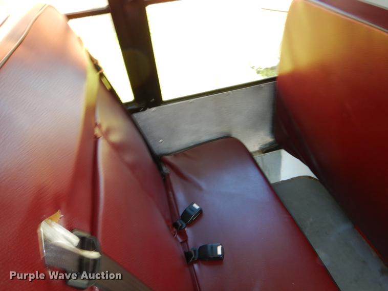 image for item EJ9866 2005 Ford E450 shuttle bus