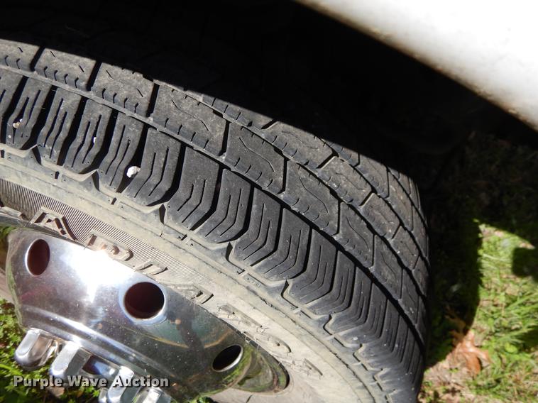 image for item EJ9866 2005 Ford E450 shuttle bus