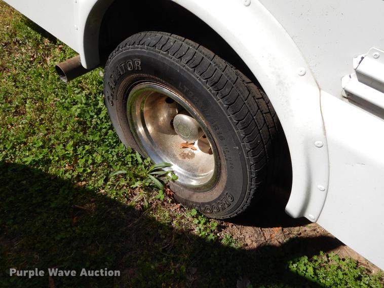 image for item EJ9866 2005 Ford E450 shuttle bus