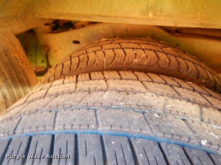 image for item EJ9866 2005 Ford E450 shuttle bus