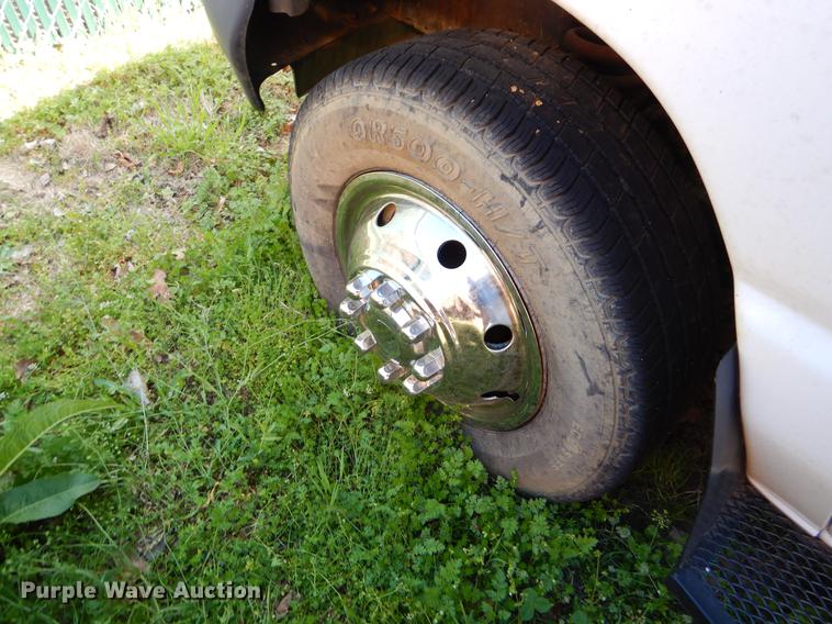 image for item EJ9866 2005 Ford E450 shuttle bus