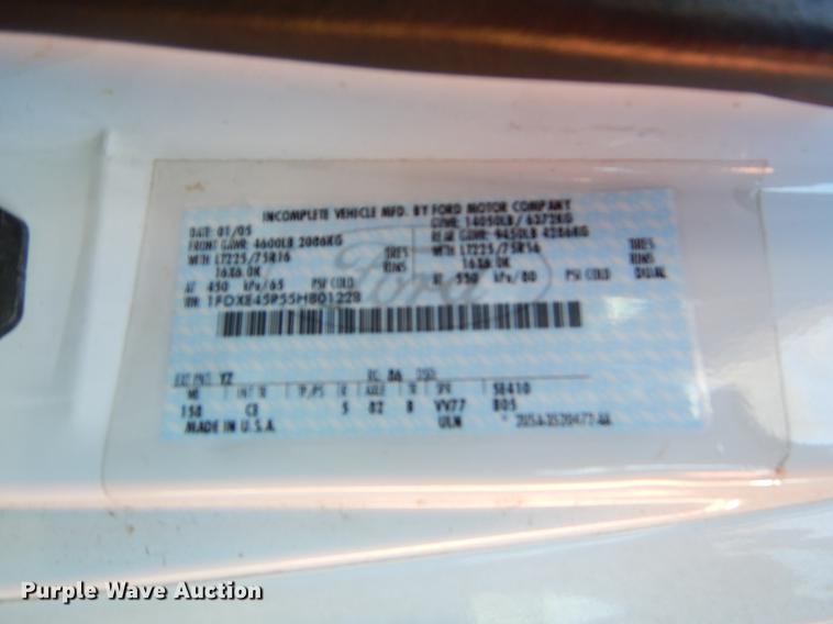 image for item EJ9866 2005 Ford E450 shuttle bus