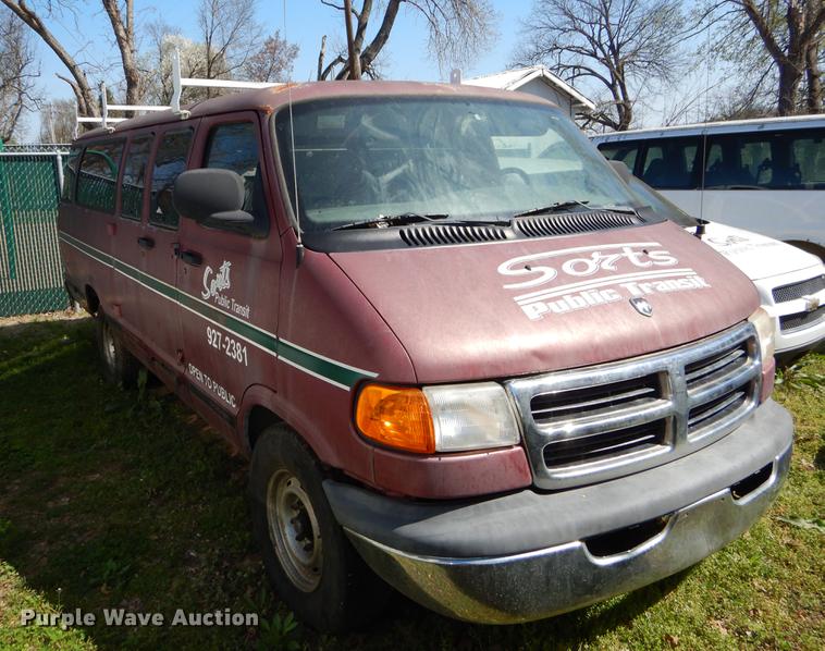 image for item EJ9869 2000 Dodge Ram Wagon B3500 Maxi van