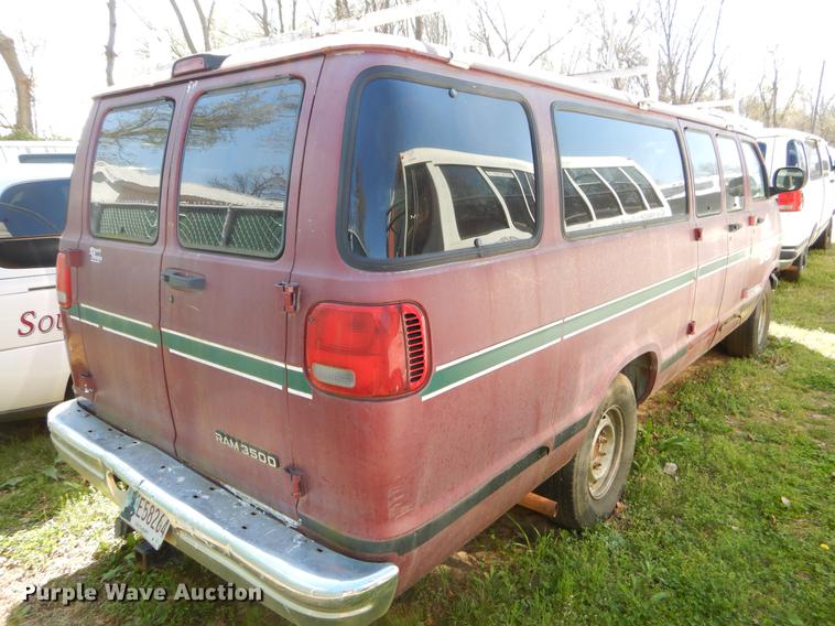 image for item EJ9869 2000 Dodge Ram Wagon B3500 Maxi van