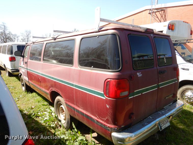 image for item EJ9869 2000 Dodge Ram Wagon B3500 Maxi van