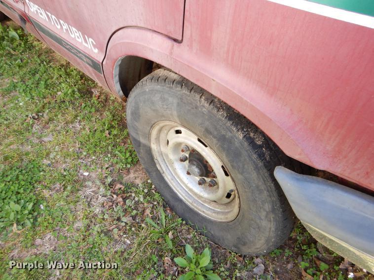 image for item EJ9869 2000 Dodge Ram Wagon B3500 Maxi van