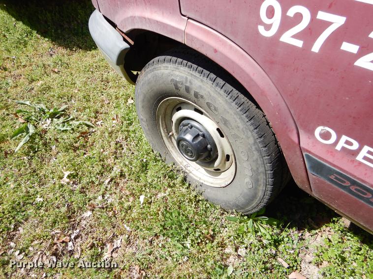 image for item EJ9869 2000 Dodge Ram Wagon B3500 Maxi van