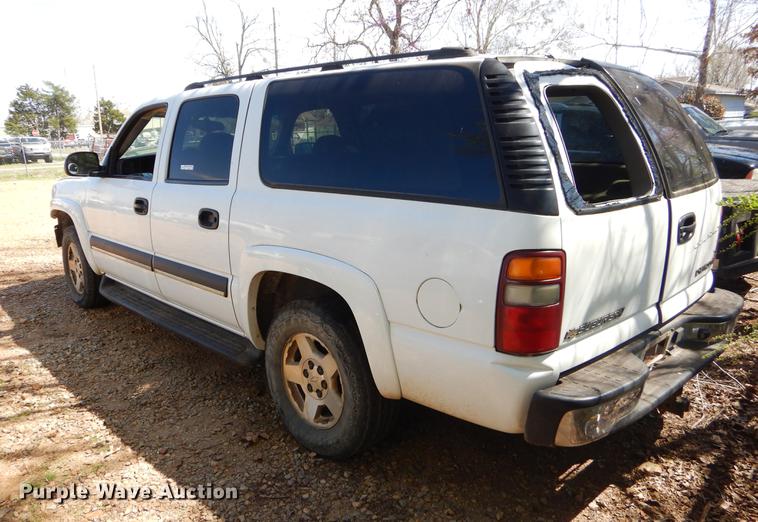 image for item EJ9871 2003 Chevrolet Suburban SUV