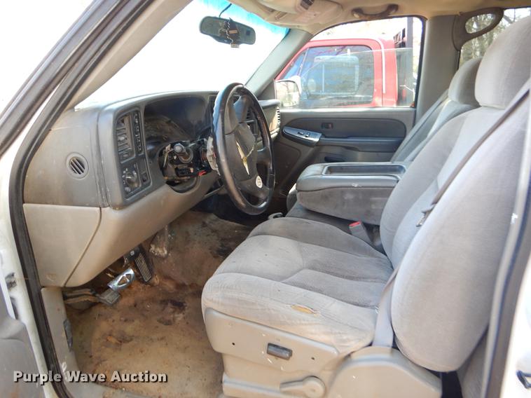 image for item EJ9871 2003 Chevrolet Suburban SUV