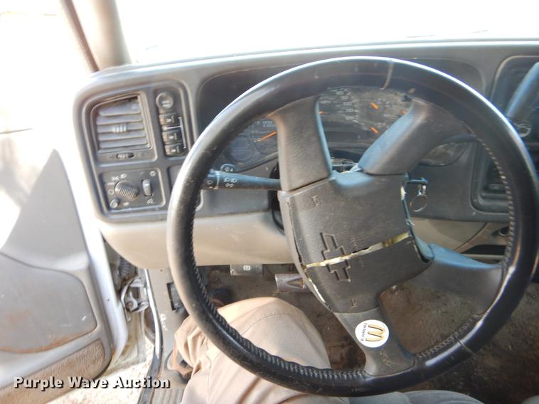 image for item EJ9871 2003 Chevrolet Suburban SUV