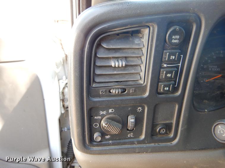 image for item EJ9871 2003 Chevrolet Suburban SUV