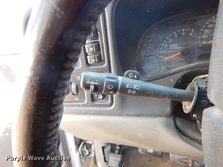 image for item EJ9871 2003 Chevrolet Suburban SUV