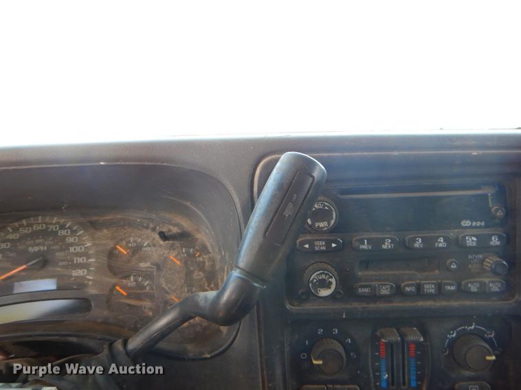 image for item EJ9871 2003 Chevrolet Suburban SUV