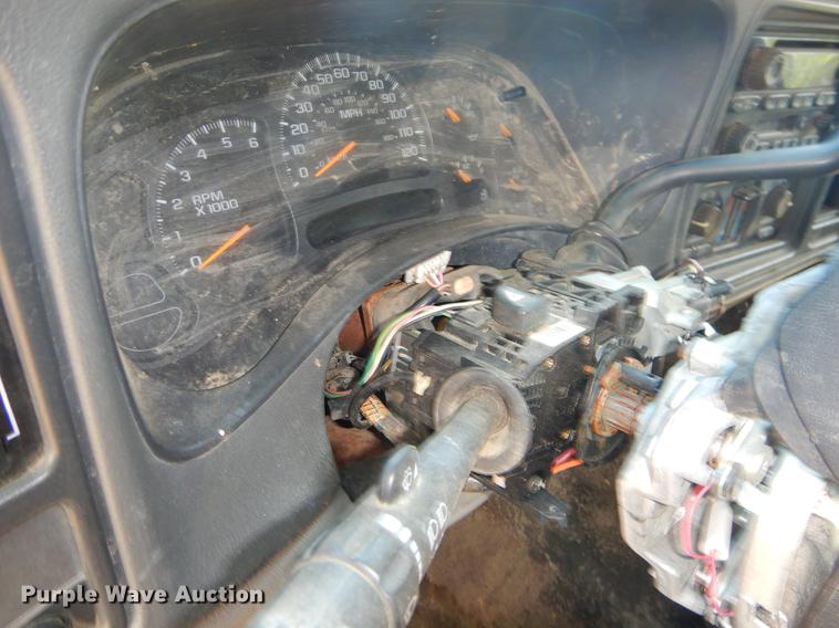 image for item EJ9871 2003 Chevrolet Suburban SUV