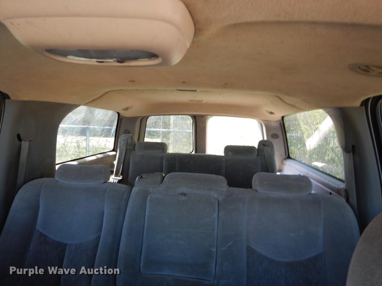 image for item EJ9871 2003 Chevrolet Suburban SUV
