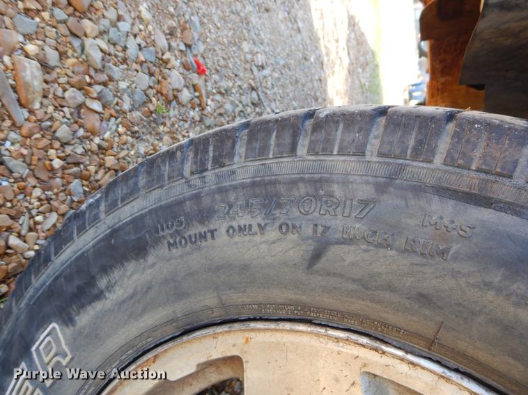 image for item EJ9871 2003 Chevrolet Suburban SUV