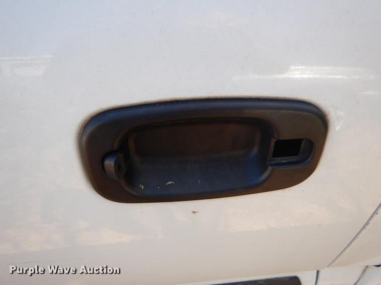 image for item EJ9871 2003 Chevrolet Suburban SUV