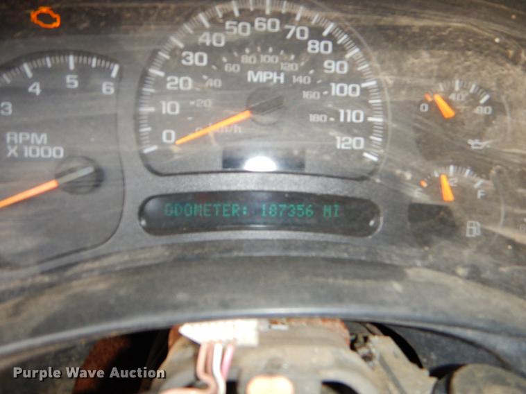 image for item EJ9871 2003 Chevrolet Suburban SUV