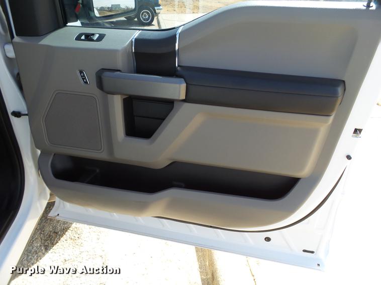 image for item EN9533 2015 Ford F150 XLT SuperCrew Cab pickup truck