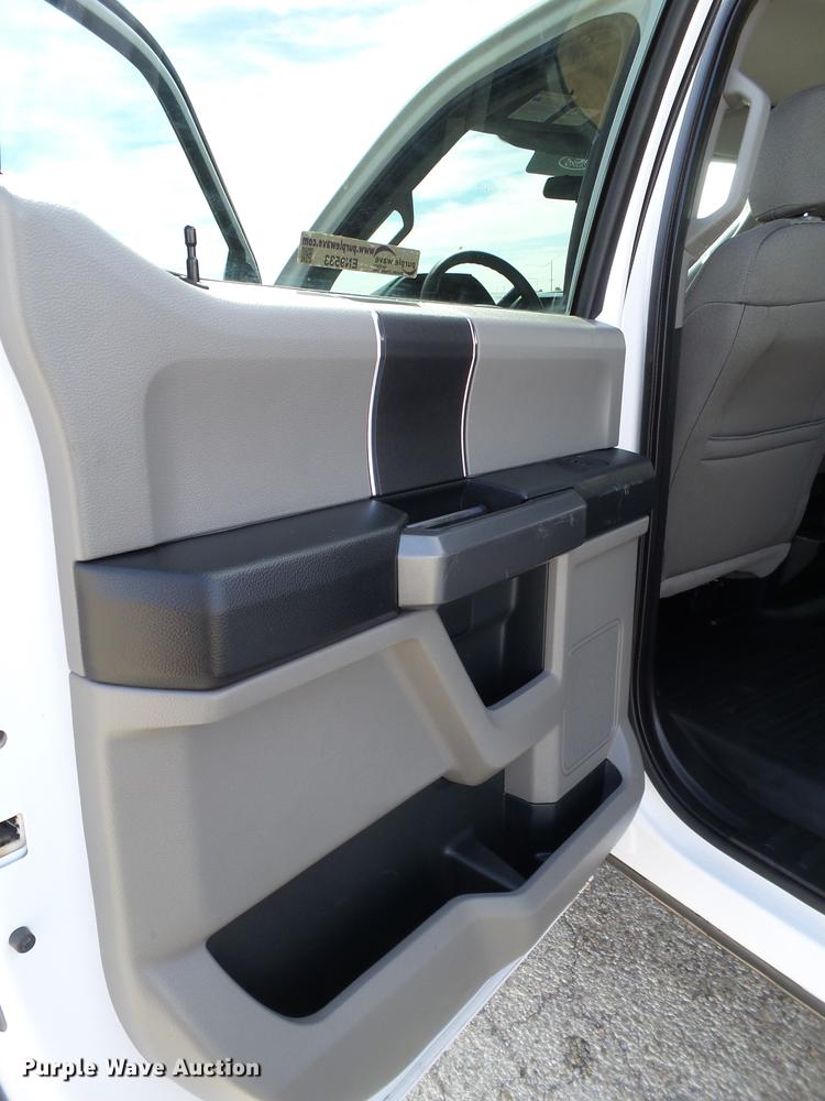 image for item EN9533 2015 Ford F150 XLT SuperCrew Cab pickup truck