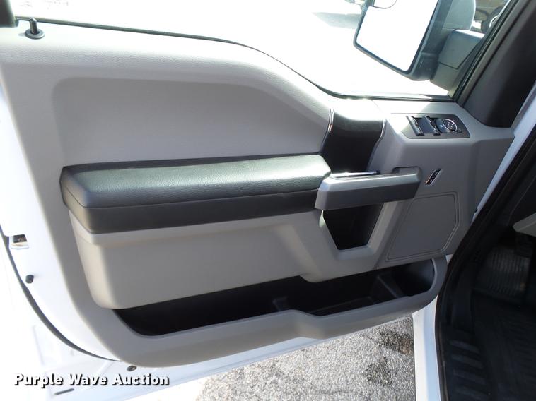 image for item EN9533 2015 Ford F150 XLT SuperCrew Cab pickup truck